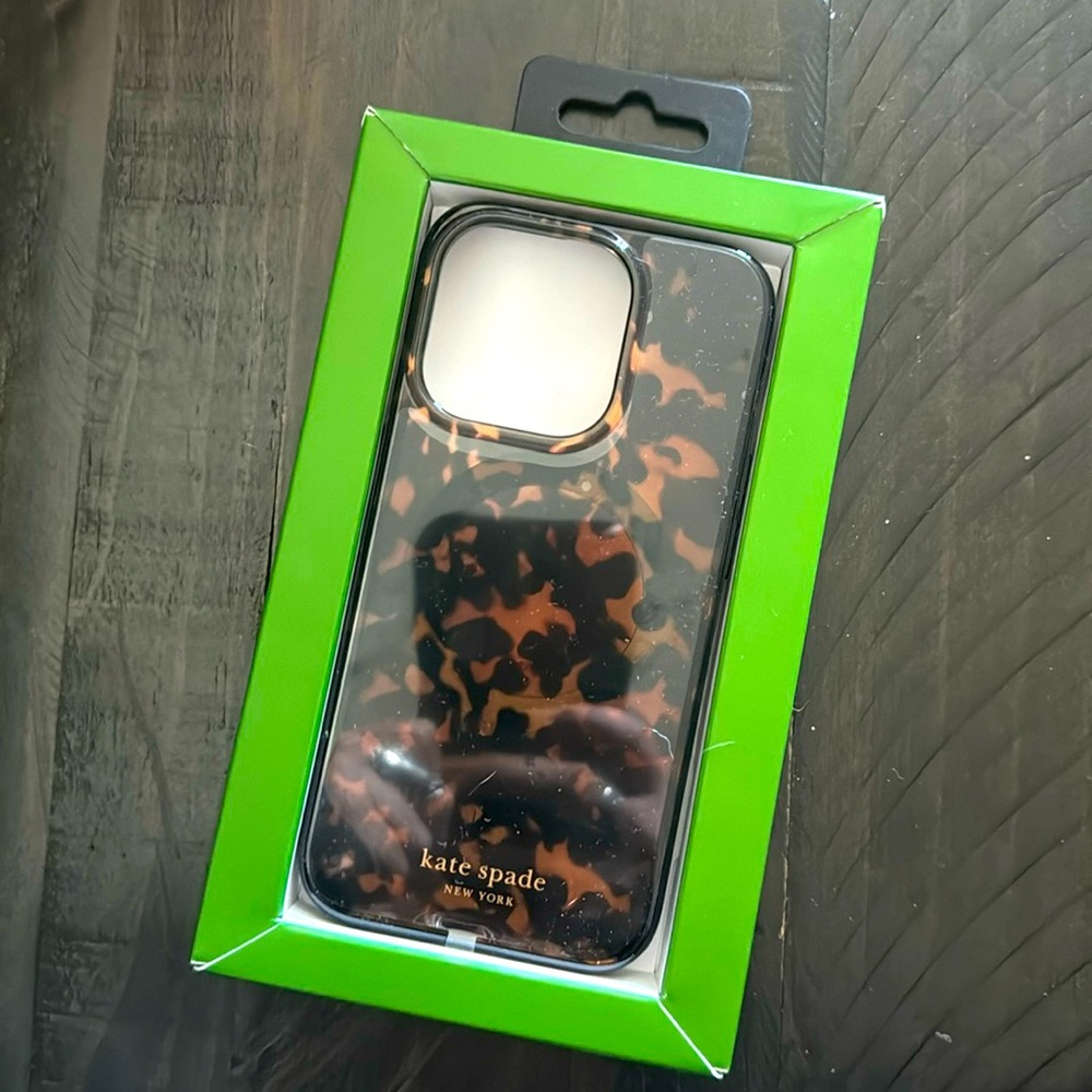 Kate Spade iPhone 15 pro case (does not fit pro max).